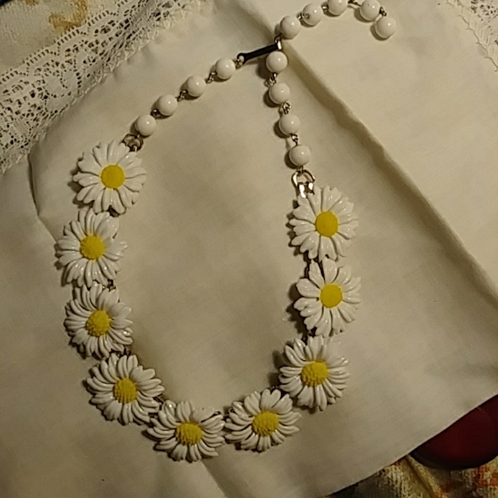 Vintage Daisy Necklace